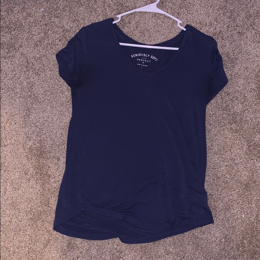 navy blue tshirt vneck
